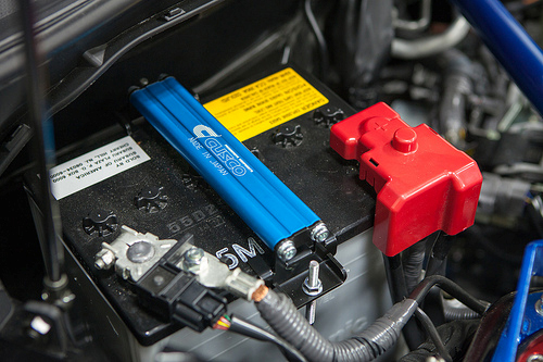 Soporte de batería CUSCO, aluminio ionizado. Varios colores - Imagen 2