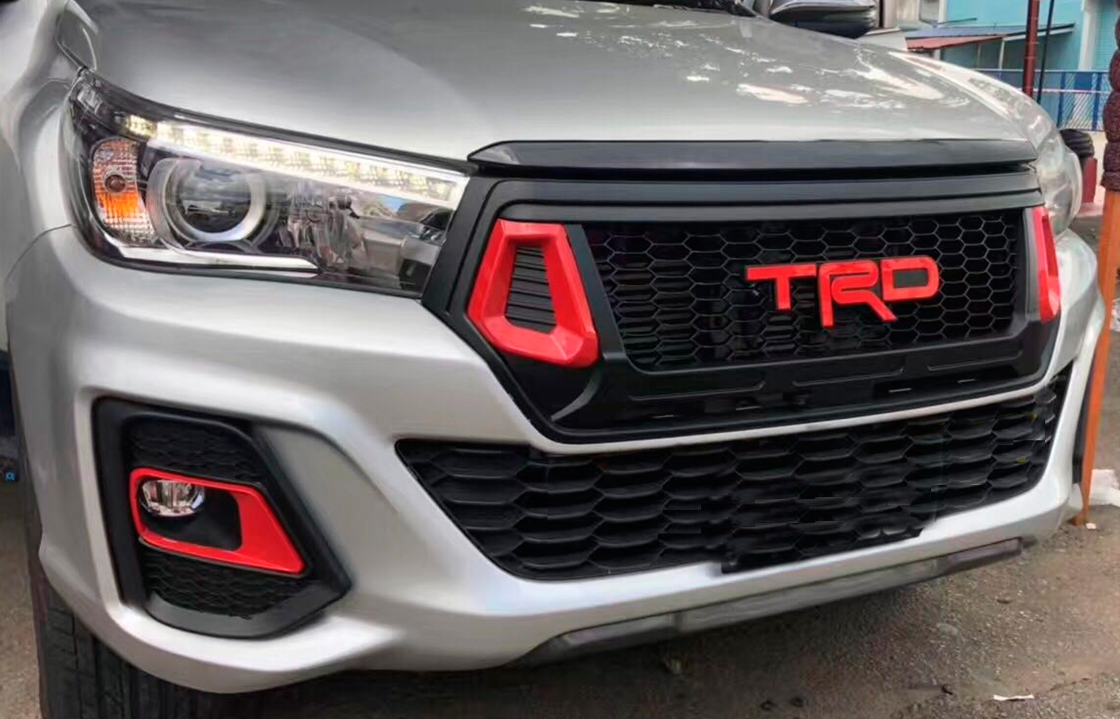 Máscara frontal / parrilla + tapa neblineros para TOYOTA HILUX ROCCO - 2018 - actual - Imagen 2