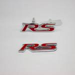 Emblema metálico ‘RS’ Rojo – para Chevrolet, Kia, Hyundai, Etc